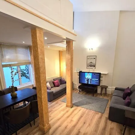 Timeless Hyde Park Maisonette, 3Br, 2Ba And Lounge